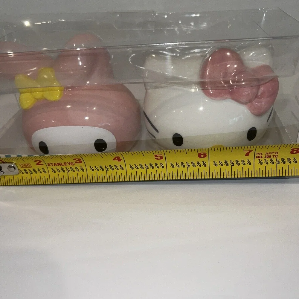 Hello Kitty And Friends Ceramic Salt And Pepper Shakers Pink White Round‎ NEW